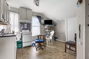 208 Moseley St, Elgin, IL 60123 - Photo 14