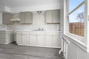 208 Moseley St, Elgin, IL 60123 - Photo 16