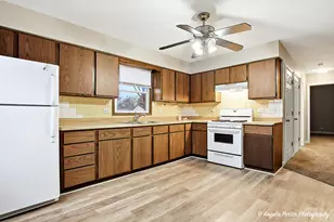 1313 Cherokee Dr, Round Lake Beach, IL 60073 - Photo 2