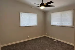 110 Hickory Ln, Morris, IL 60450 - Photo 14