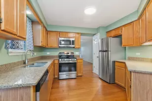 500 Pembrook Ct S, Crystal Lake, IL 60014 - Photo 8