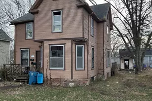 208 E Timber St, Pontiac, IL 61764 - Photo 2