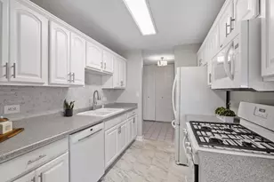 2201 S Grace St, Lombard, IL 60148 - Photo 10