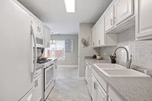 2201 S Grace St, Lombard, IL 60148 - Photo 10