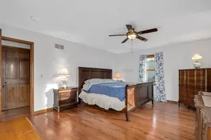 1203 Redfield Rd, Naperville, IL 60563 - Photo 16