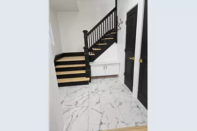 5402 N Mobile Avenue, Chicago, IL 60630 - Photo 2