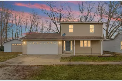 108 W Maple Street, Roberts, IL 60962 - Photo 1