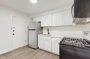 10416 Michael Todd Terrace, Glenview, IL 60025 - Photo 8