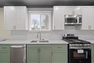 412 W 9th St, Sterling, IL 61081 - Photo 8