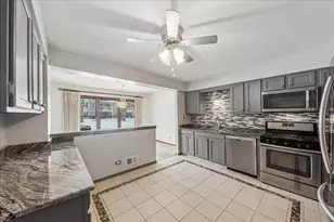 216 Country Club Dr, Prospect Heights, IL 60070 - Photo 4