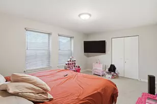 830 E Bowen Ave, Chicago, IL 60653 - Photo 8