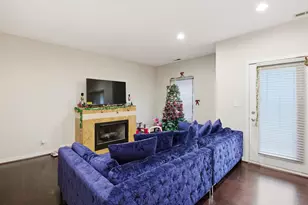 830 E Bowen Ave, Chicago, IL 60653 - Photo 4