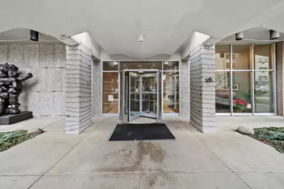 555 W Cornelia Avenue #1401, Chicago, IL 60657 - Photo 2