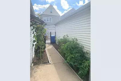 3013 N Hamlin Avenue #2, Chicago, IL 60618 - Photo 4