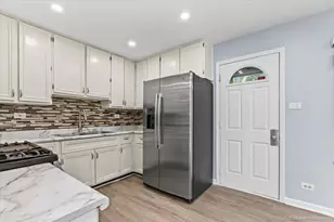 18120 Versailles Ln, Hazel Crest, IL 60429 - Photo 10