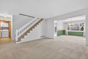 547 Woodmar Ln, Crystal Lake, IL 60014 - Photo 6