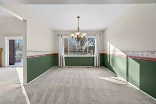 547 Woodmar Ln, Crystal Lake, IL 60014 - Photo 10