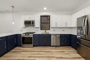 1040 W 34th Pl, Chicago, IL 60608 - Photo 8