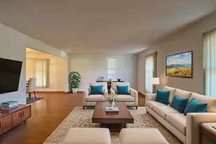 30 Wildwood Dr, Roselle, IL 60172 - Photo 2