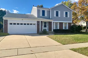 30 Wildwood Dr, Roselle, IL 60172 - Photo 1