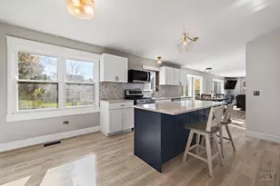 56 Huntcliff Ct, Fox River Grove, IL 60021 - Photo 8