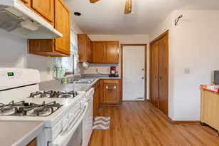 1219 W 6th St, Belvidere, IL 61008 - Photo 10