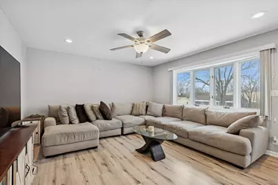 128 McCabe Drive, Streamwood, IL 60107 - Photo 4