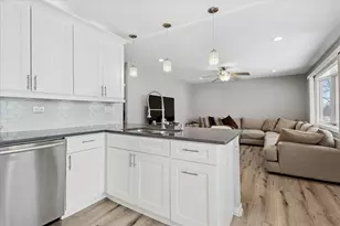 128 McCabe Dr, Streamwood, IL 60107 - Photo 8