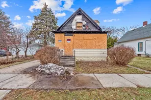 412 Jay St, Elgin, IL 60120 - Photo 1