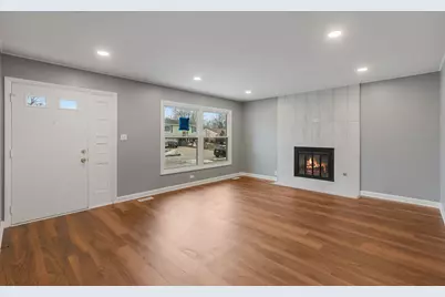 1330 E Kennedy Drive, Streamwood, IL 60107 - Photo 4