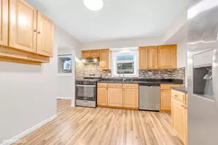1330 S Mallard Ln, Mount Prospect, IL 60056 - Photo 8