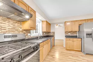 1330 S Mallard Ln, Mount Prospect, IL 60056 - Photo 10