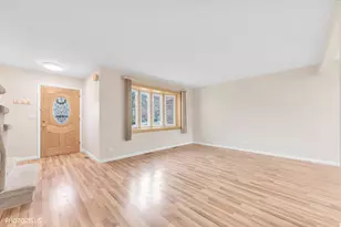 1330 S Mallard Ln, Mount Prospect, IL 60056 - Photo 4