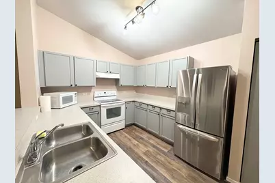 2219 Silverstone Drive #2219, Carpentersville, IL 60110 - Photo 6