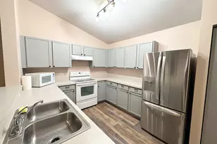 2219 Silverstone Dr, Carpentersville, IL 60110 - Photo 6