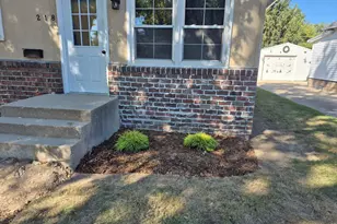 218 W 10th St, Streator, IL 61364 - Photo 2