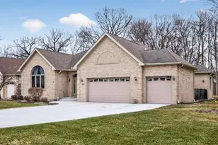 127 Rose Dr, Bloomingdale, IL 60108 - Photo 2