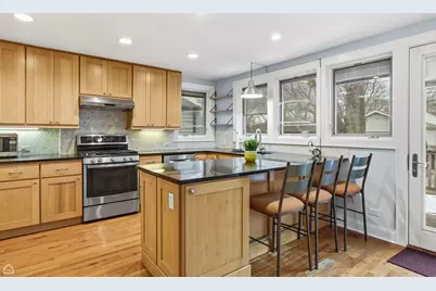 8434 Keystone Avenue, Skokie, IL 60076 - Photo 2