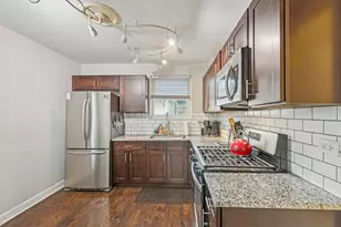 331 Marquette St, Park Forest, IL 60466 - Photo 6