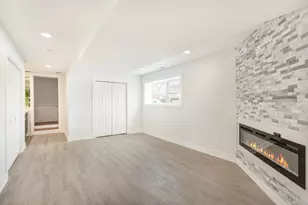 718 E 152nd St, Phoenix, IL 60426 - Photo 12