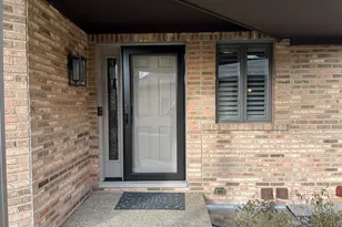 1742 Pebble Beach Dr, Hoffman Estates, IL 60169 - Photo 2