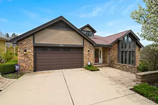 305 N Dale Ave, McHenry, IL 60050 - Photo 2