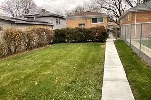 2206 W 81st Pl, Chicago, IL 60620 - Photo 2