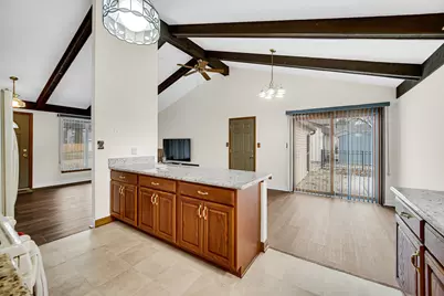 5213 W Greenbrier Drive, McHenry, IL 60050 - Photo 10