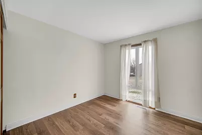 5213 W Greenbrier Drive, McHenry, IL 60050 - Photo 14