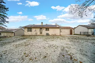 5213 W Greenbrier Dr, McHenry, IL 60050 - Photo 16