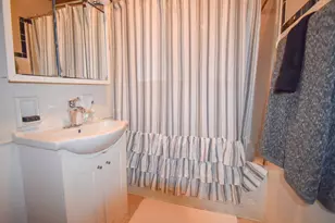 914 W Olive St, Bloomington, IL 61701 - Photo 14