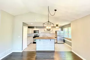 433 Gloria Ln, Oswego, IL 60543 - Photo 6