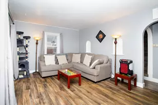 683 Columbia Ave, Elgin, IL 60120 - Photo 4