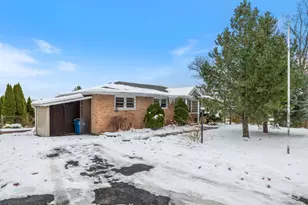 10043 S 84th Ave, Palos Hills, IL 60465 - Photo 2